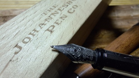 The tips of the gunmetal and chrome colour pens are this silver shade.